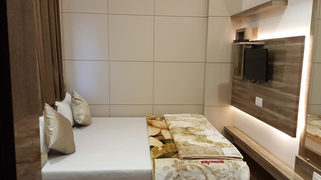 ホテル オアシス ムンバイ 部屋 写真